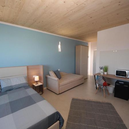Ohana Holiday Rooms 로솔리나 마레 외부 사진