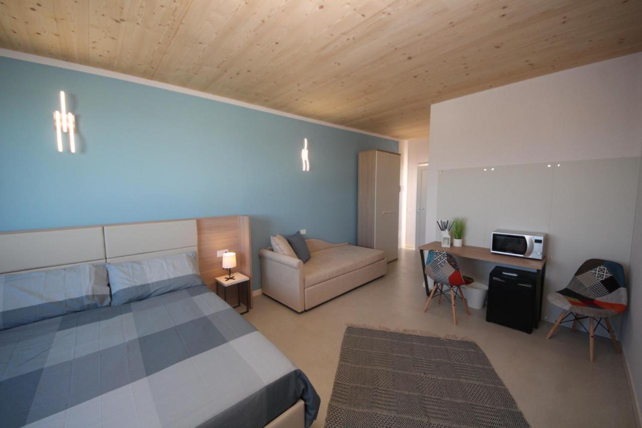 Ohana Holiday Rooms 로솔리나 마레 외부 사진