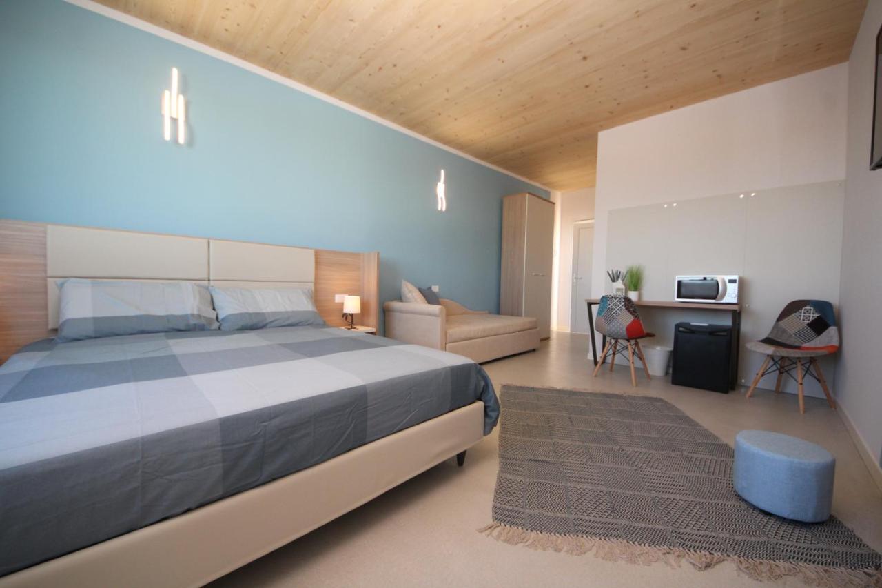 Ohana Holiday Rooms 로솔리나 마레 외부 사진