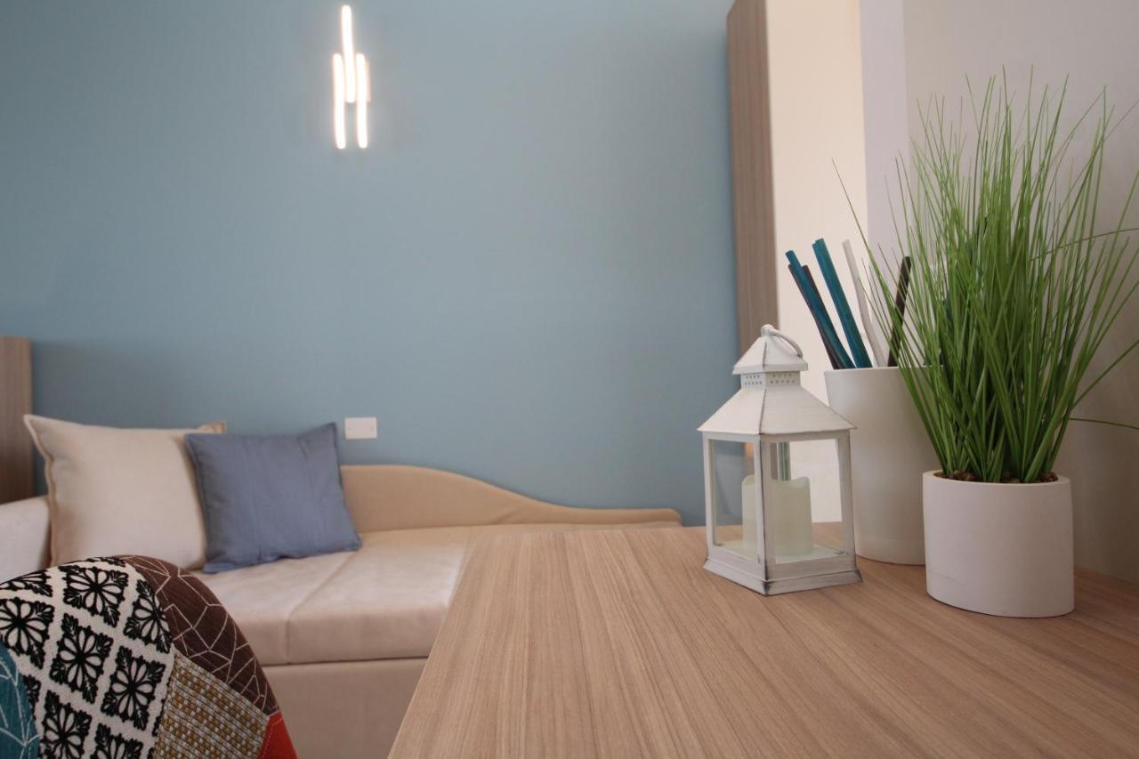 Ohana Holiday Rooms 로솔리나 마레 외부 사진
