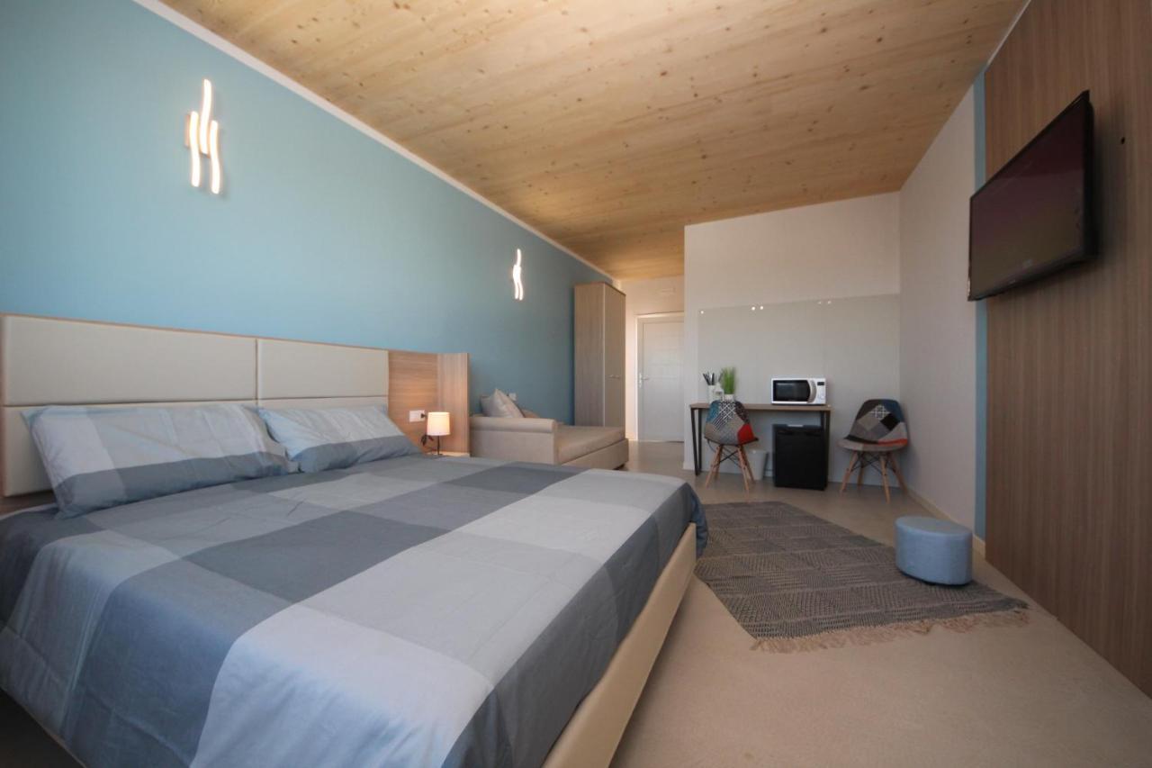 Ohana Holiday Rooms 로솔리나 마레 외부 사진