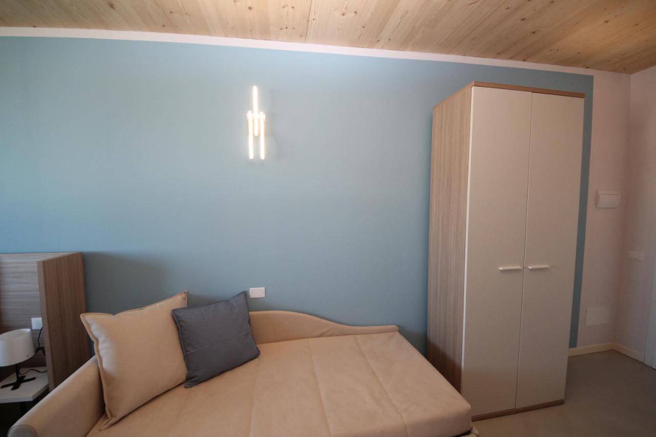Ohana Holiday Rooms 로솔리나 마레 외부 사진
