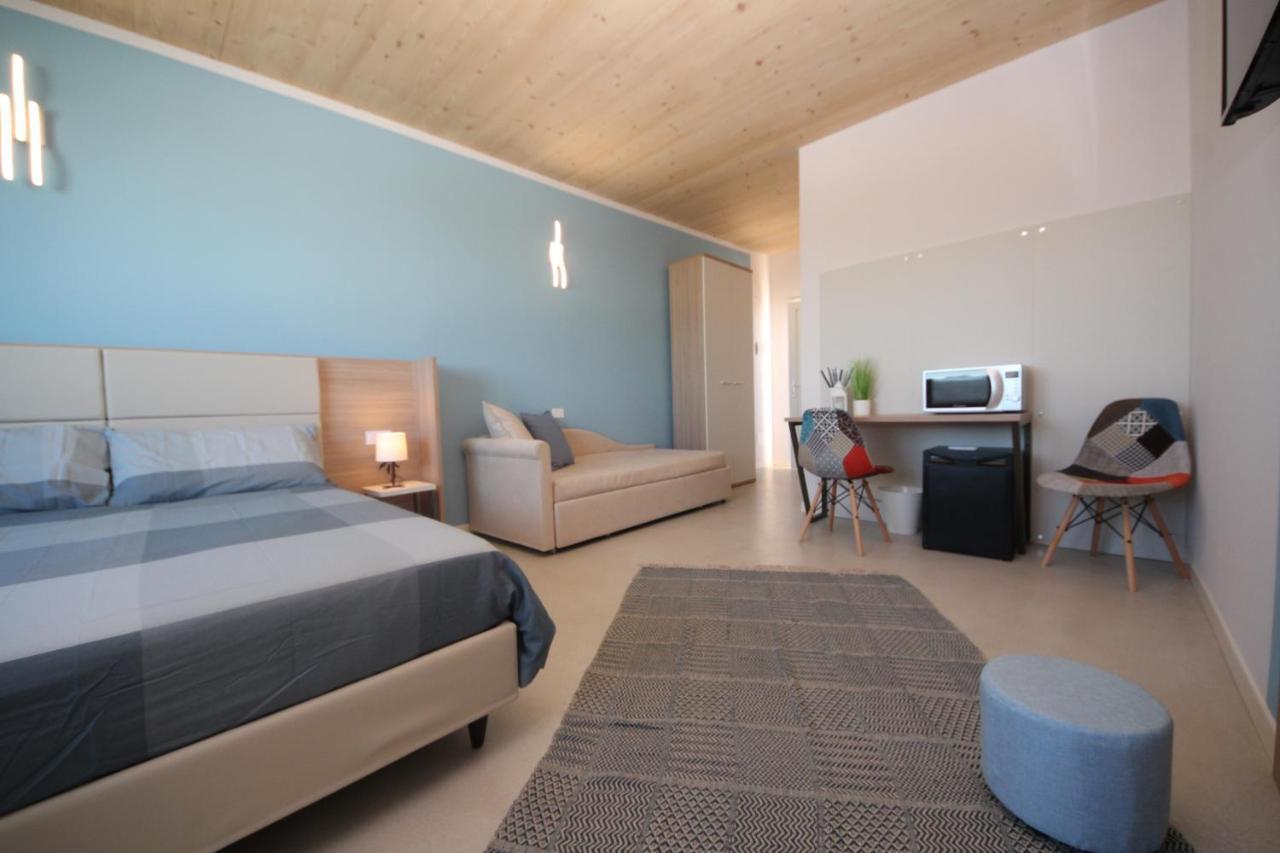 Ohana Holiday Rooms 로솔리나 마레 외부 사진